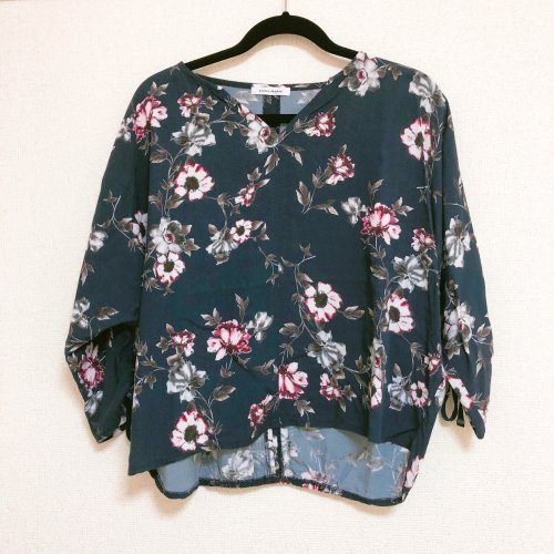 DONA-MARIE 花柄ブラウス
