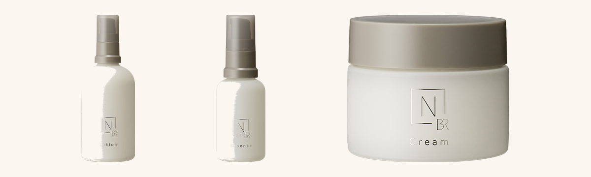N organic Bright ホワイト クリア ローション・ホワイト メラノリーチ エッセンス・ホワイト リッチ クリームの3点（公式商品画像より）