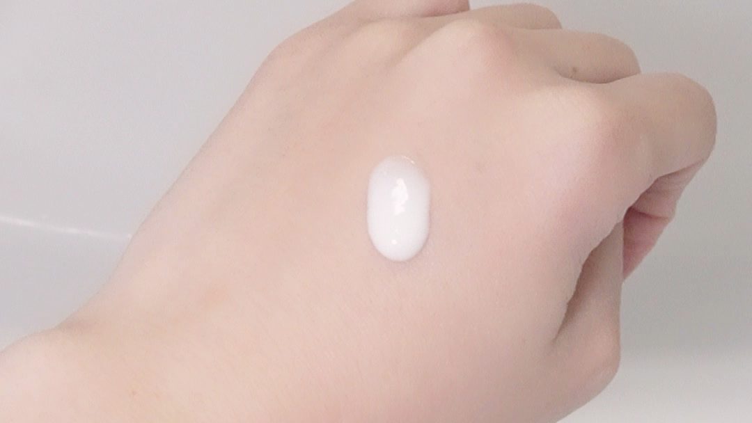 1プッシュ分を手の甲に出したところ